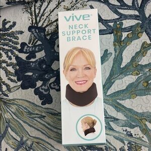 VIVE NECK SUPPORT BRACE/ BLACK/ UNIVERSAL SIZE/ NWT